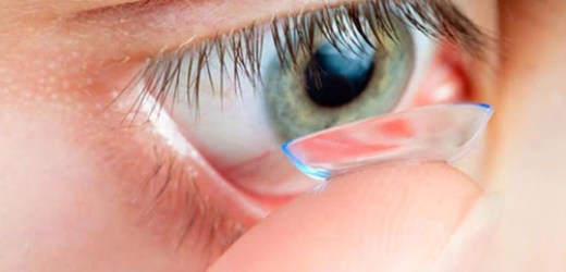 How To Put In Contact Lenses Smoothly?